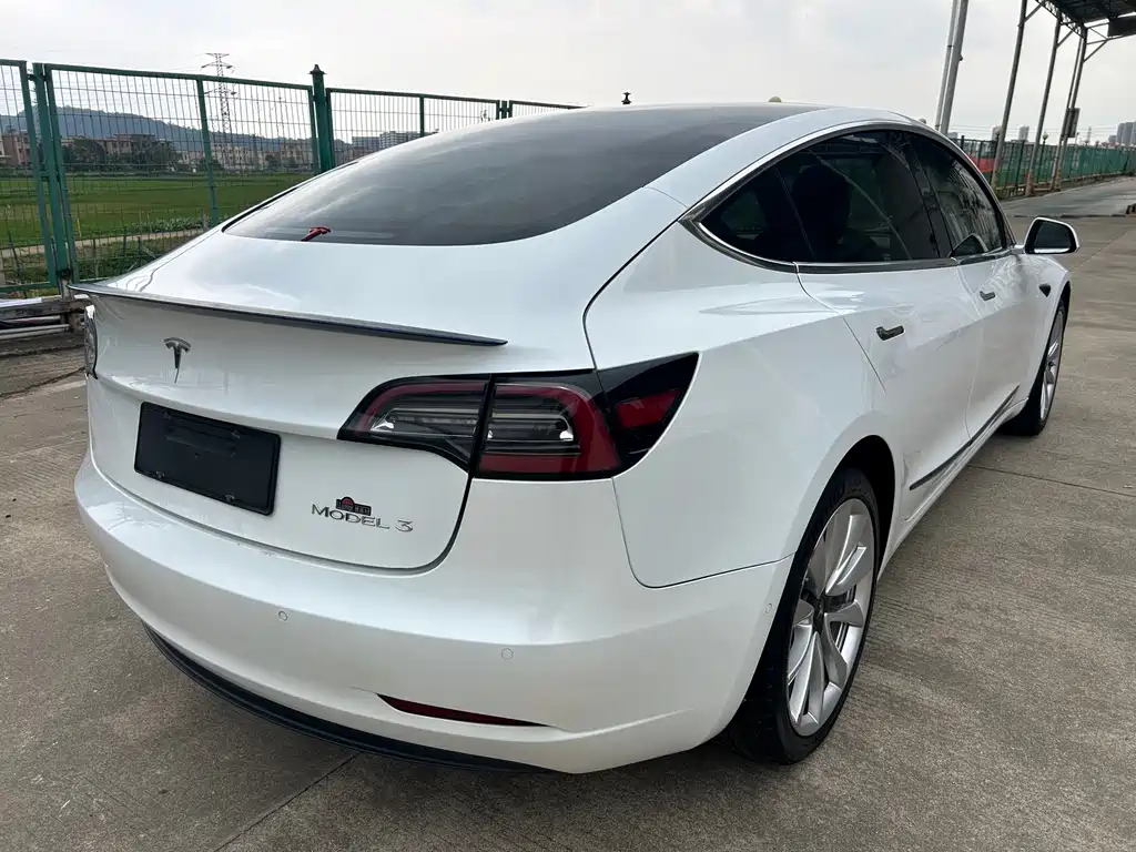 Tesla Model 3 — миниатюра 8