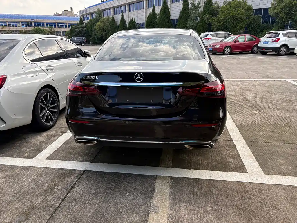 Mercedes-Benz E-Class — миниатюра 3