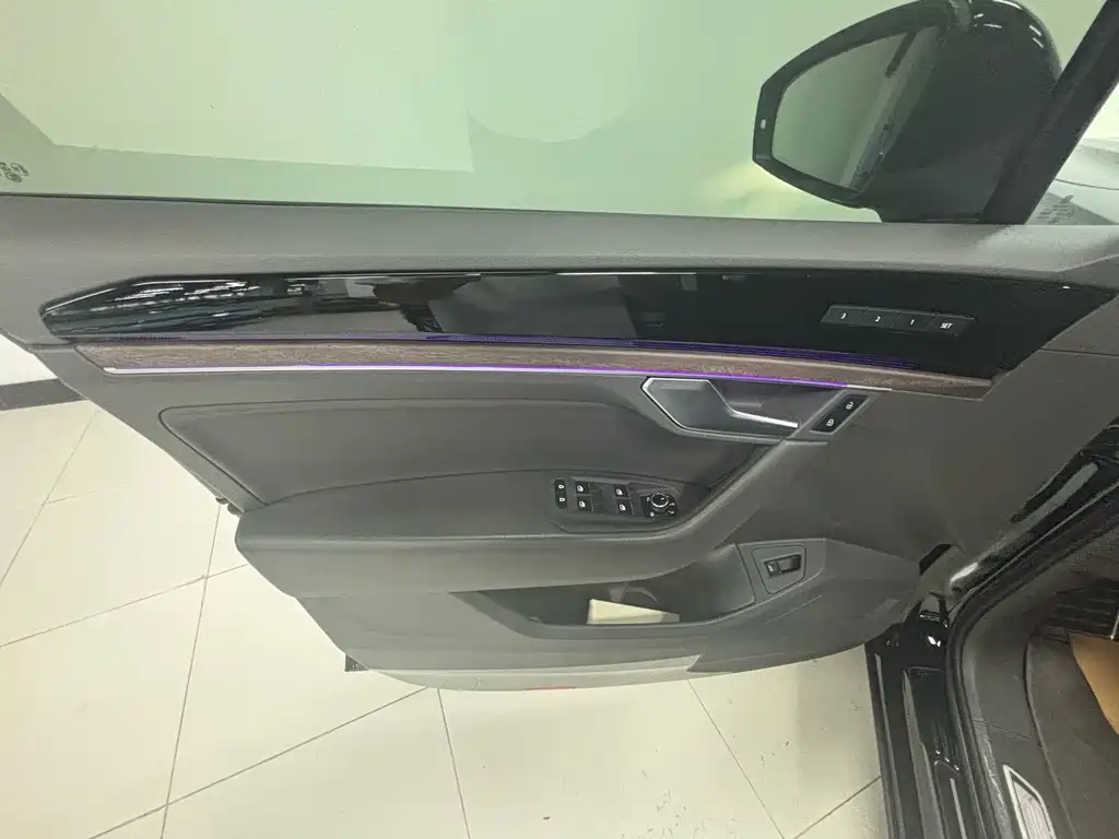 Volkswagen Touareg — миниатюра 10