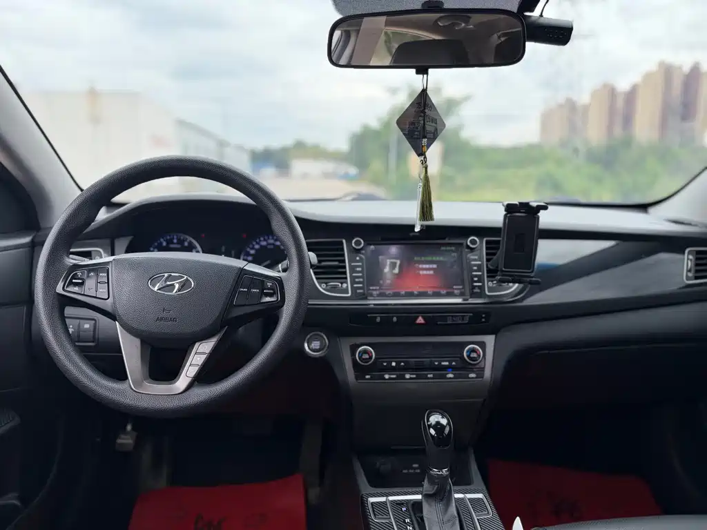 Hyundai Mistra — миниатюра 10