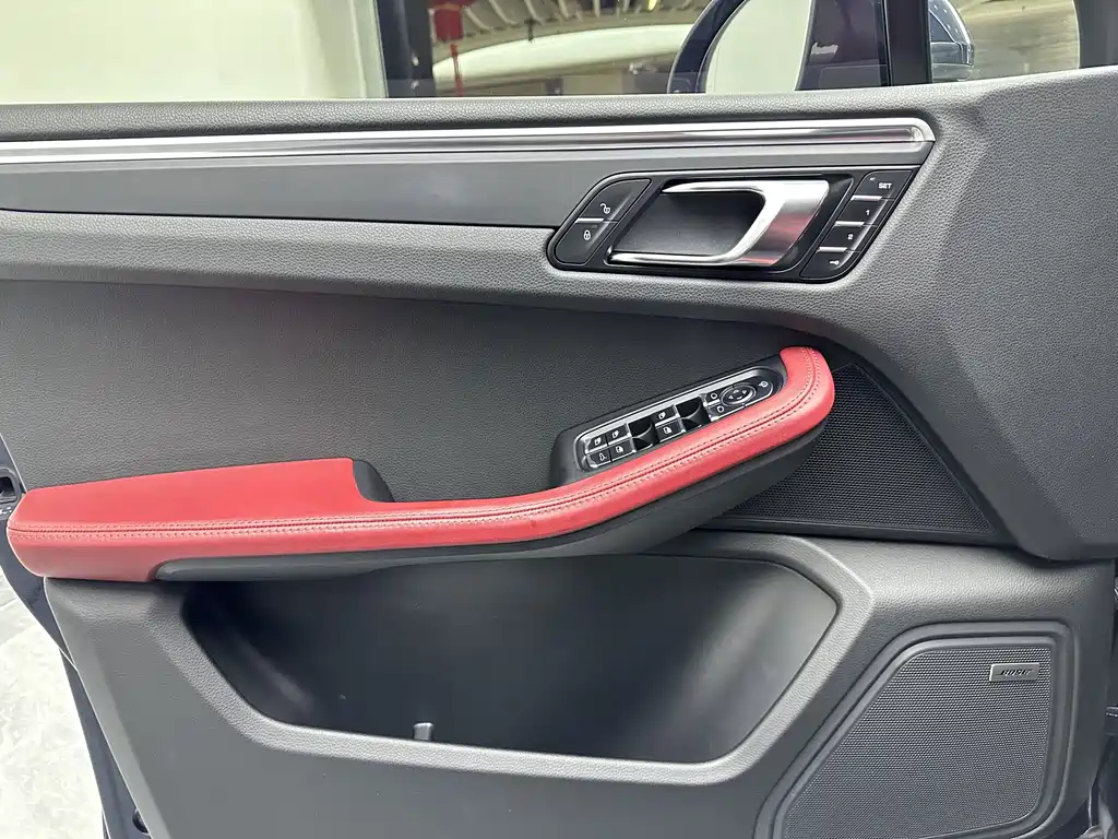 Porsche Macan — миниатюра 16