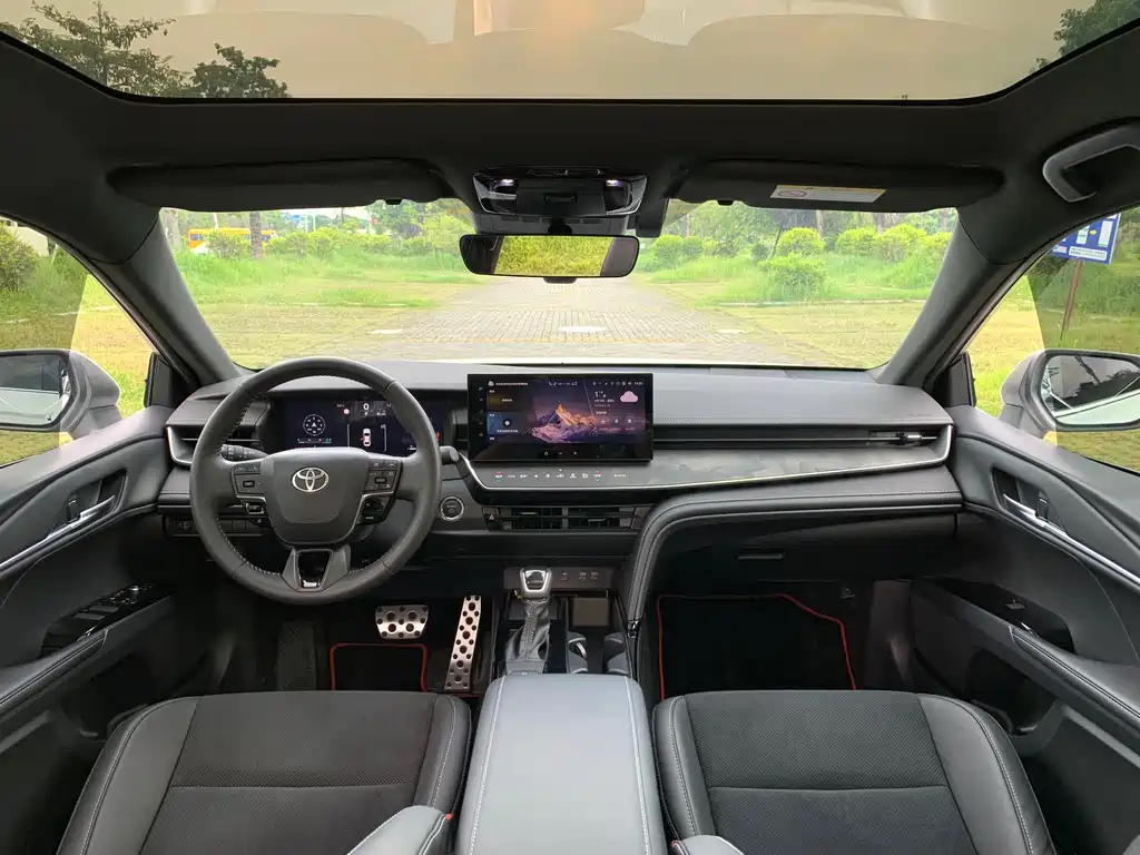 Toyota Camry — миниатюра 13