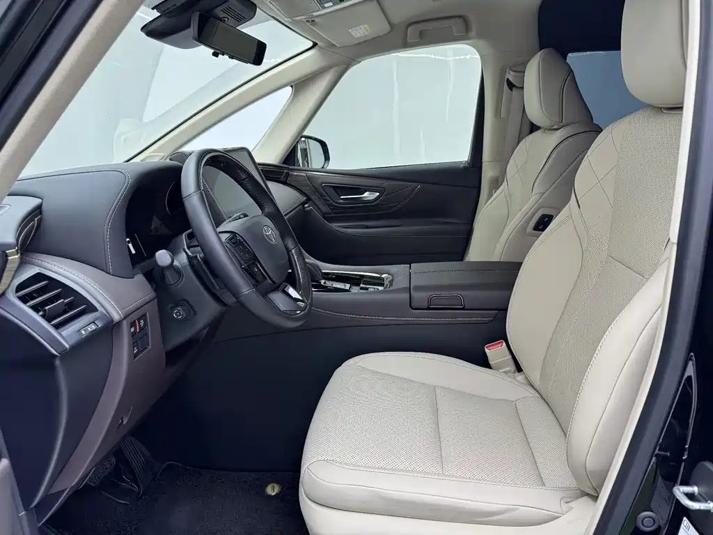 Toyota Alphard — миниатюра 11