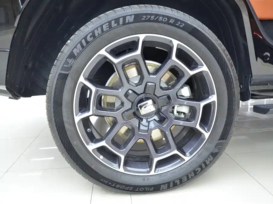 TANK TANK 700 NEW ENERGY