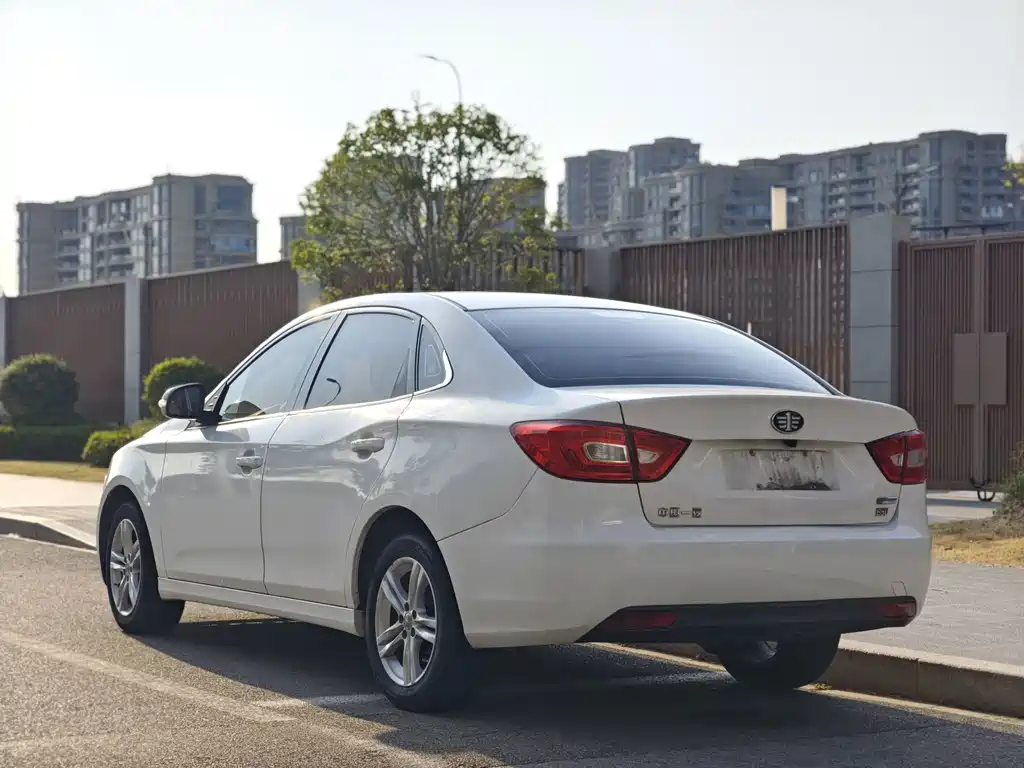 Bestune B30EV — миниатюра 3