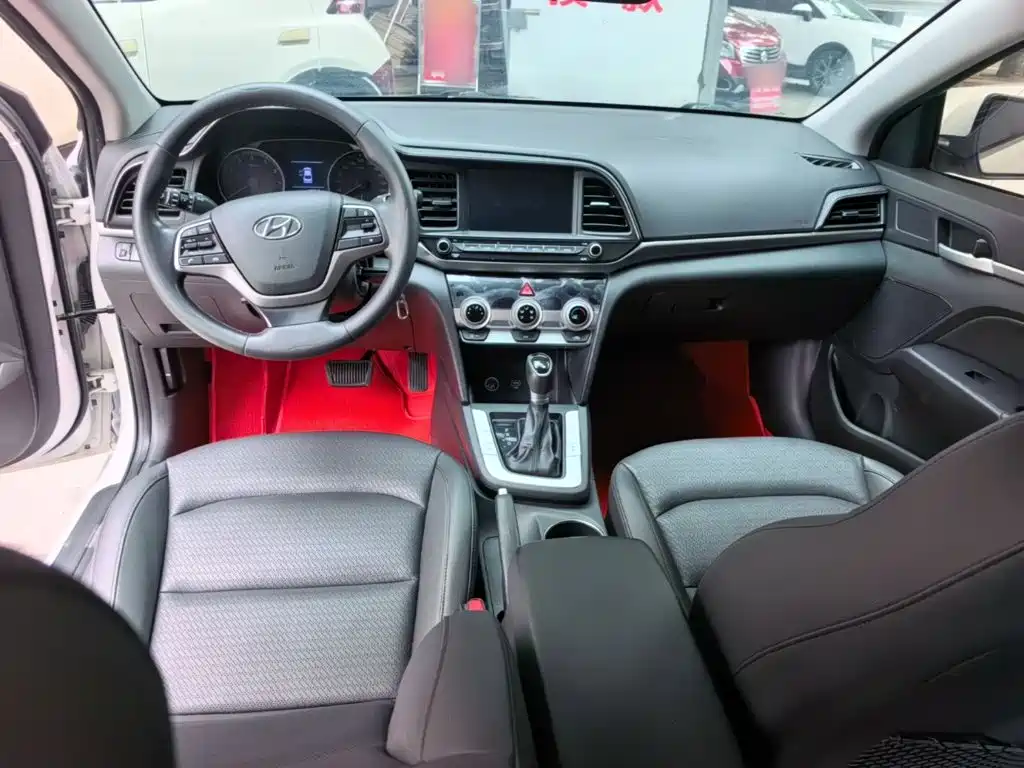 Hyundai Elantra — миниатюра 10