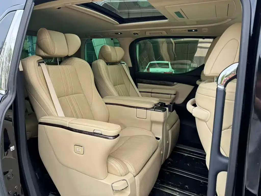 Toyota Vellfire — миниатюра 9