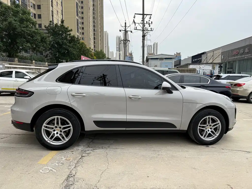Porsche Macan — миниатюра 9