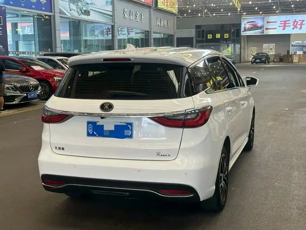 BYD MAX — миниатюра 6