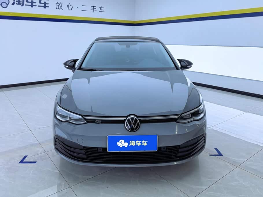Volkswagen Golf 1.4 л 2023 г. Серебристо-серый, пробег 40800 км