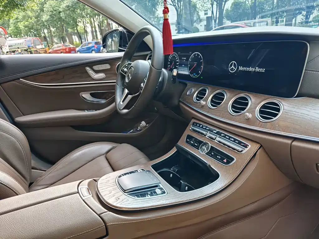 Mercedes-Benz E-Class — миниатюра 14