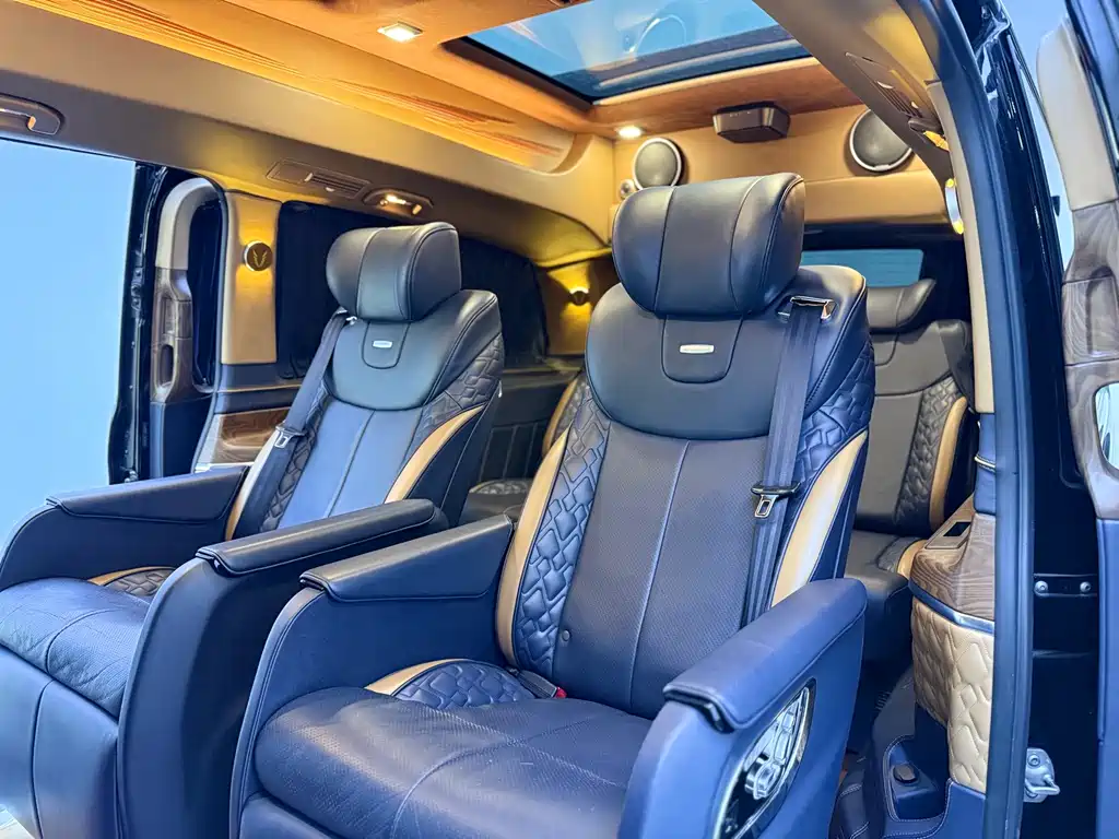 Mercedes-Benz V-Class — миниатюра 21