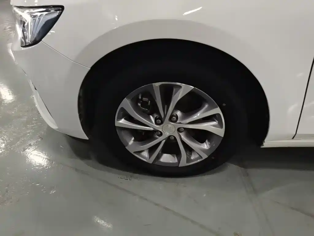 Buick Verano — миниатюра 23