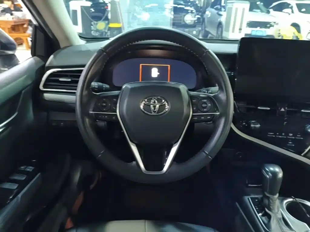 Toyota Camry — миниатюра 11