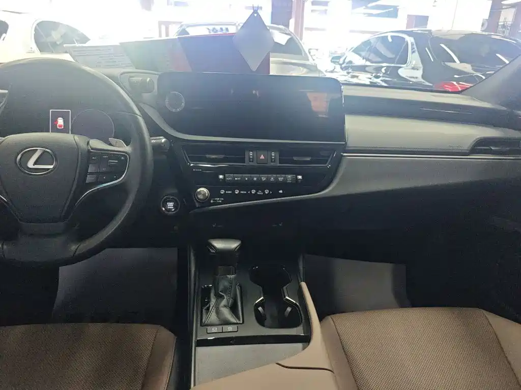 Lexus ES — миниатюра 4