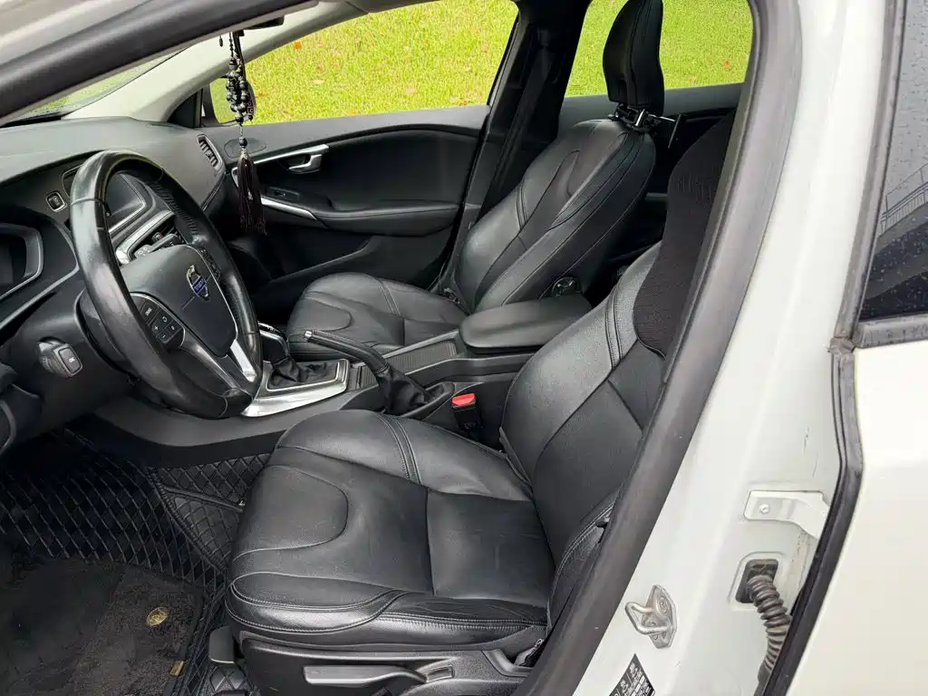 Volvo V40 — миниатюра 8