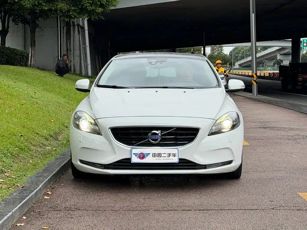 Volvo V40 — миниатюра 2