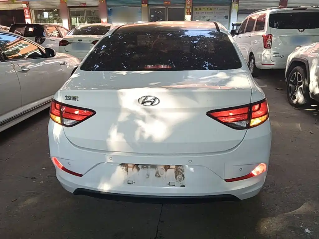 Hyundai Elantra — миниатюра 6