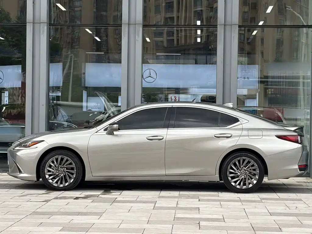Lexus ES — миниатюра 8