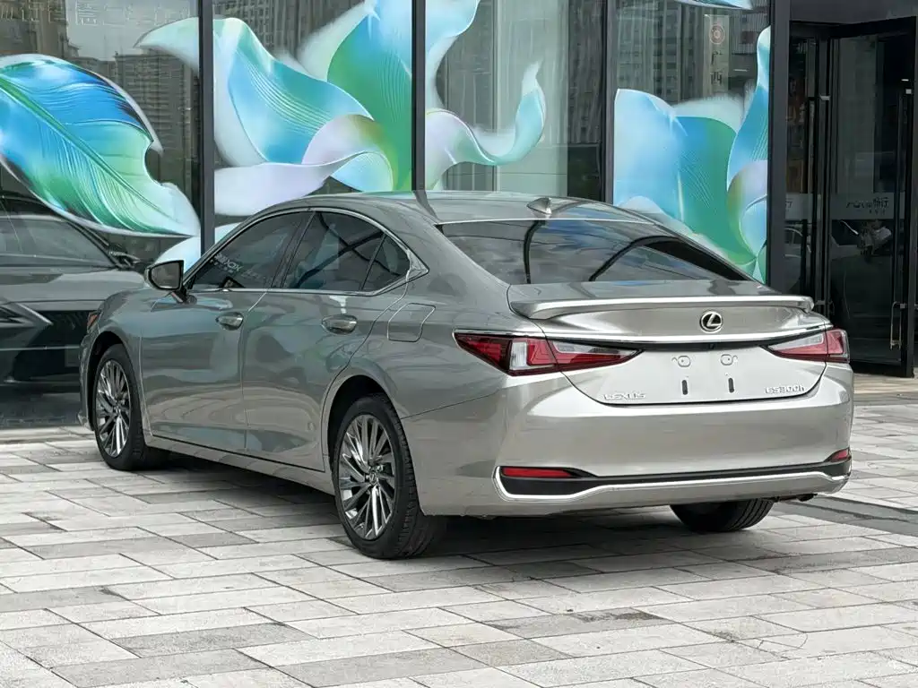 Lexus ES — миниатюра 9