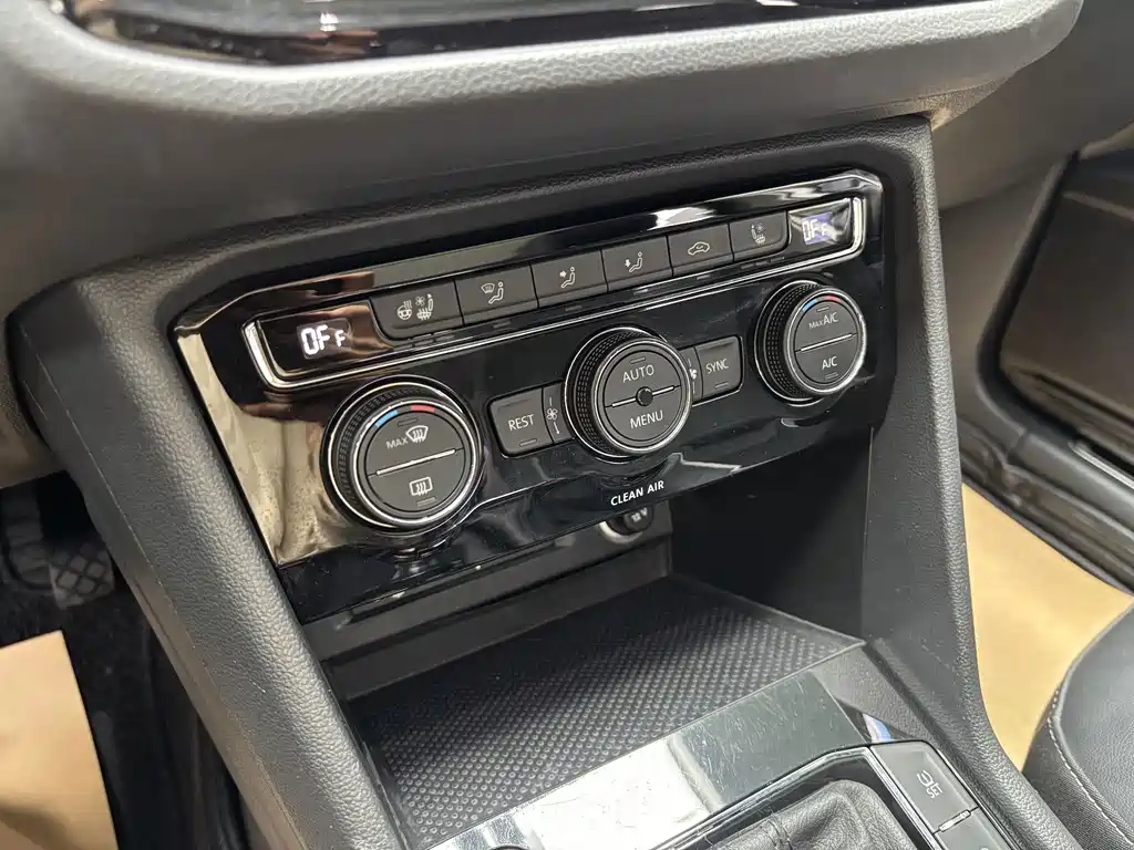 Volkswagen Tiguan L — миниатюра 16