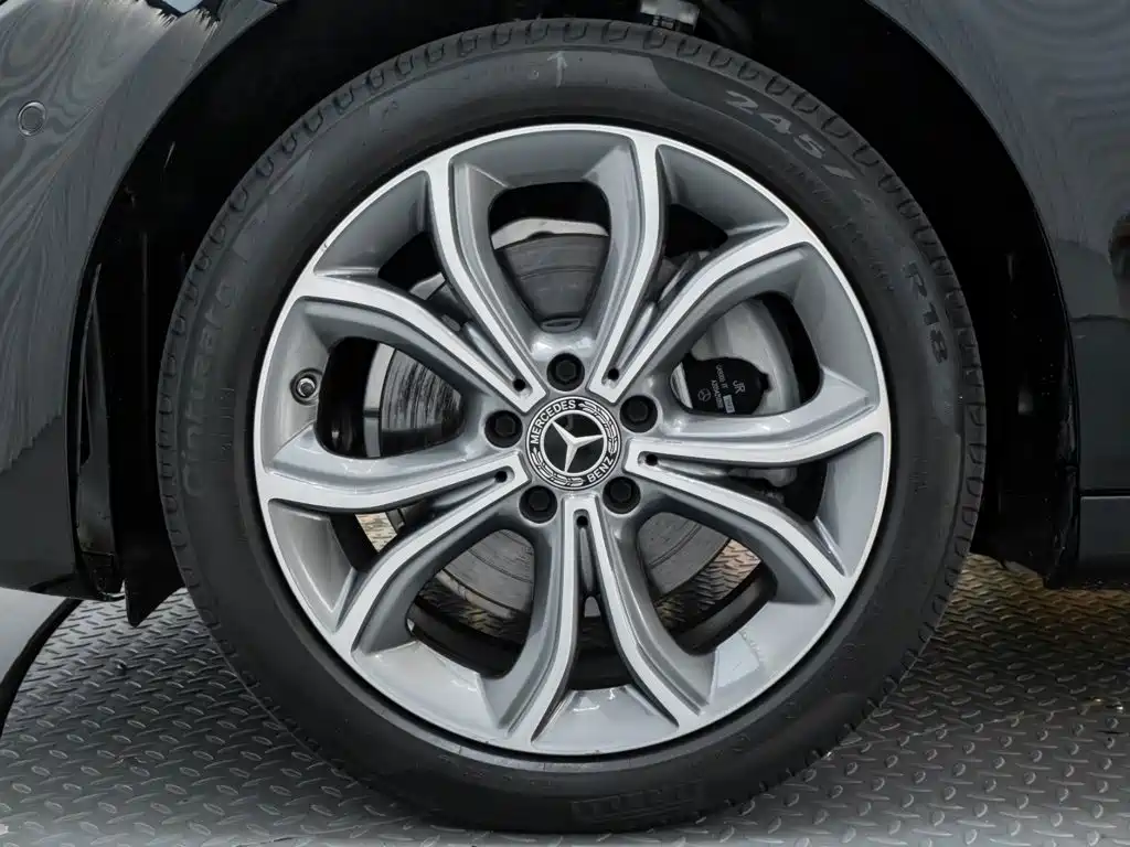 Mercedes-Benz E-Class — миниатюра 10
