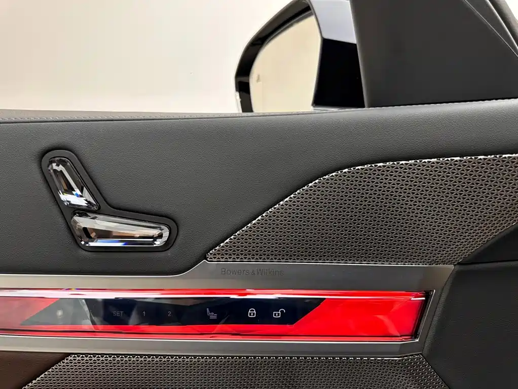 BMW 7 Series — миниатюра 15