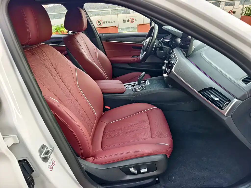 BMW 5 Series — миниатюра 11