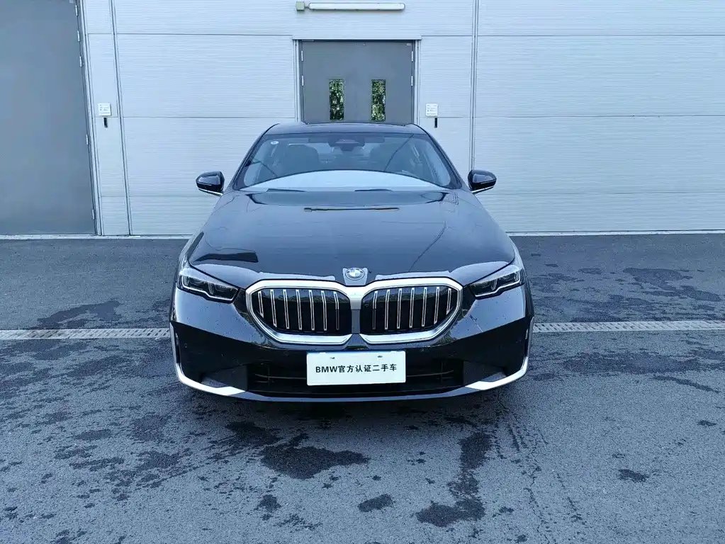 BMW 5 Series — миниатюра 2