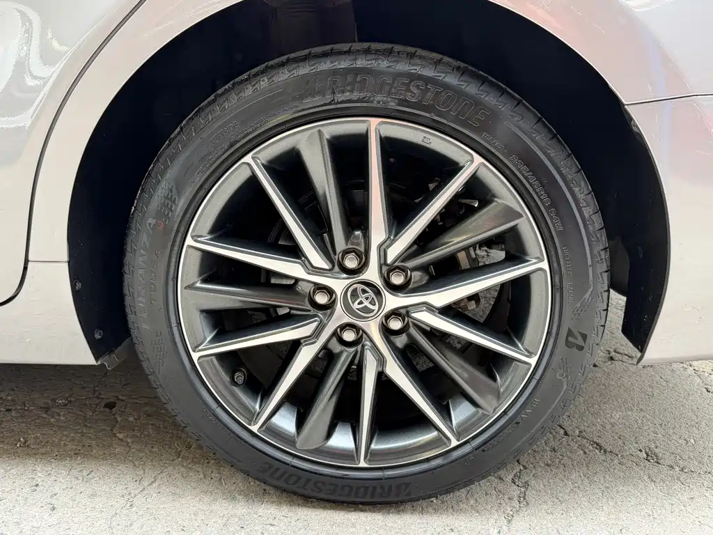 Toyota Camry — миниатюра 17