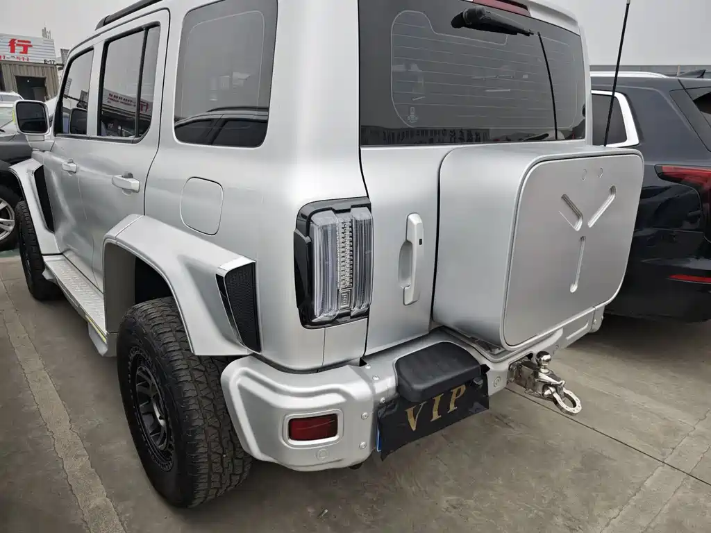 TANK CO CREATION TANK 300