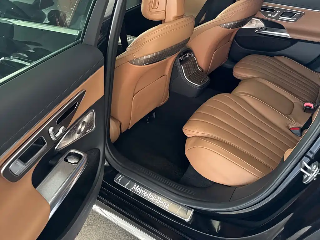 Mercedes-Benz E-Class — миниатюра 7