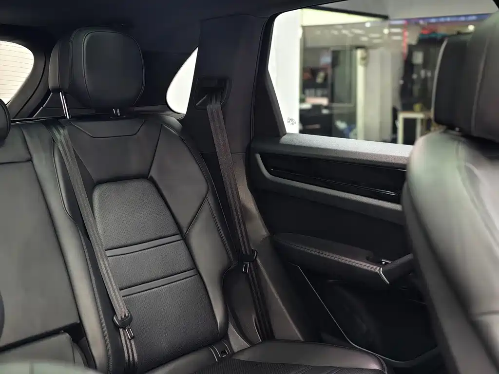 Porsche Cayenne — миниатюра 7