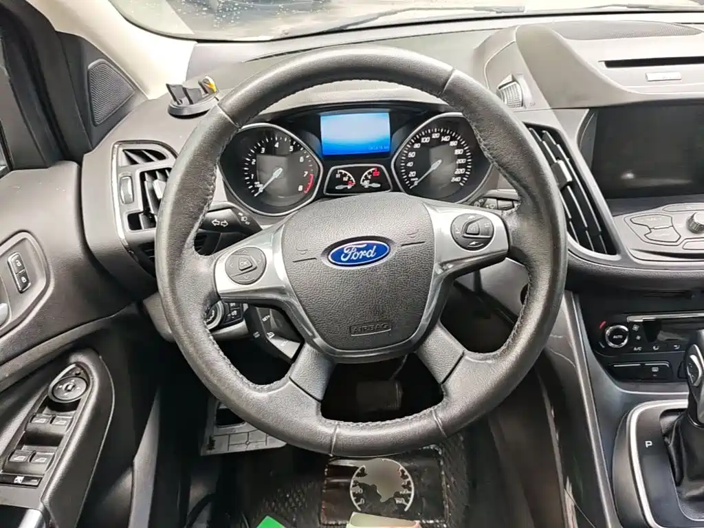 Ford Kuga — миниатюра 15