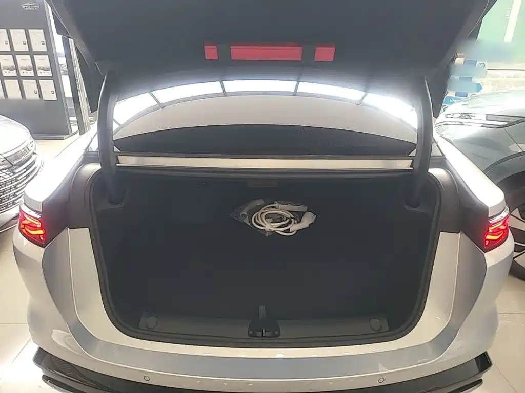 BYD Хань Ли — миниатюра 19