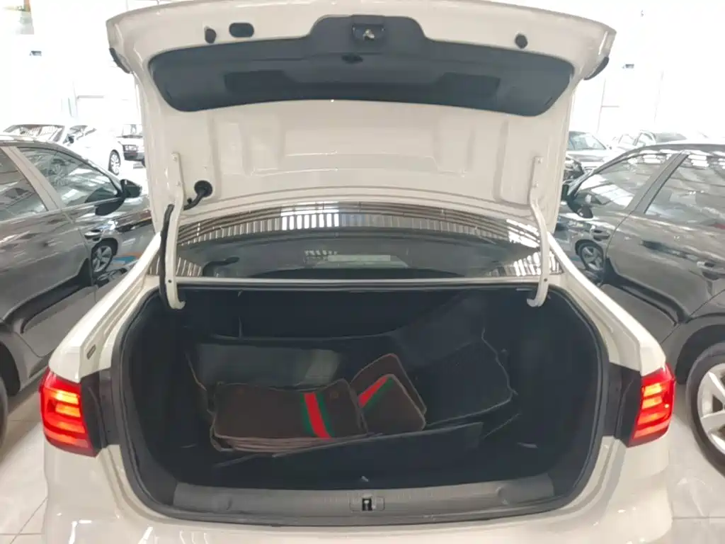Volkswagen Lavida — миниатюра 19