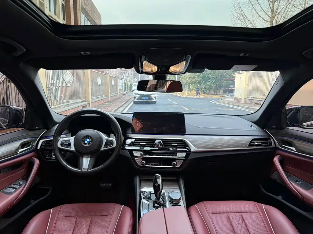 BMW 5 Series — миниатюра 7