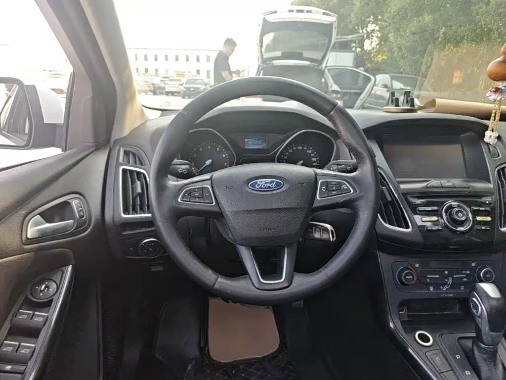 Ford Focus — миниатюра 11