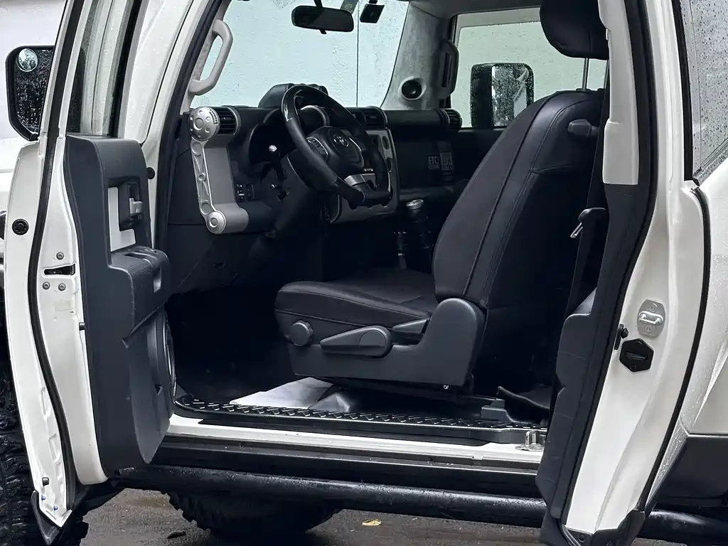 Toyota FJ Cruiser — миниатюра 4
