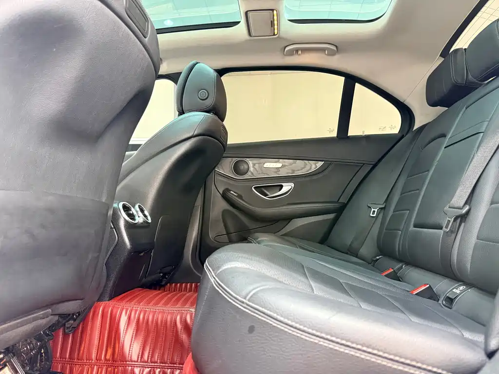 Mercedes-Benz C-Class — миниатюра 6