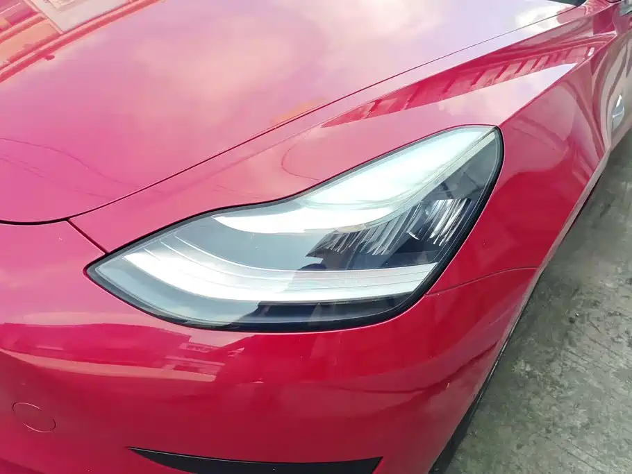 Tesla Model 3 — миниатюра 5