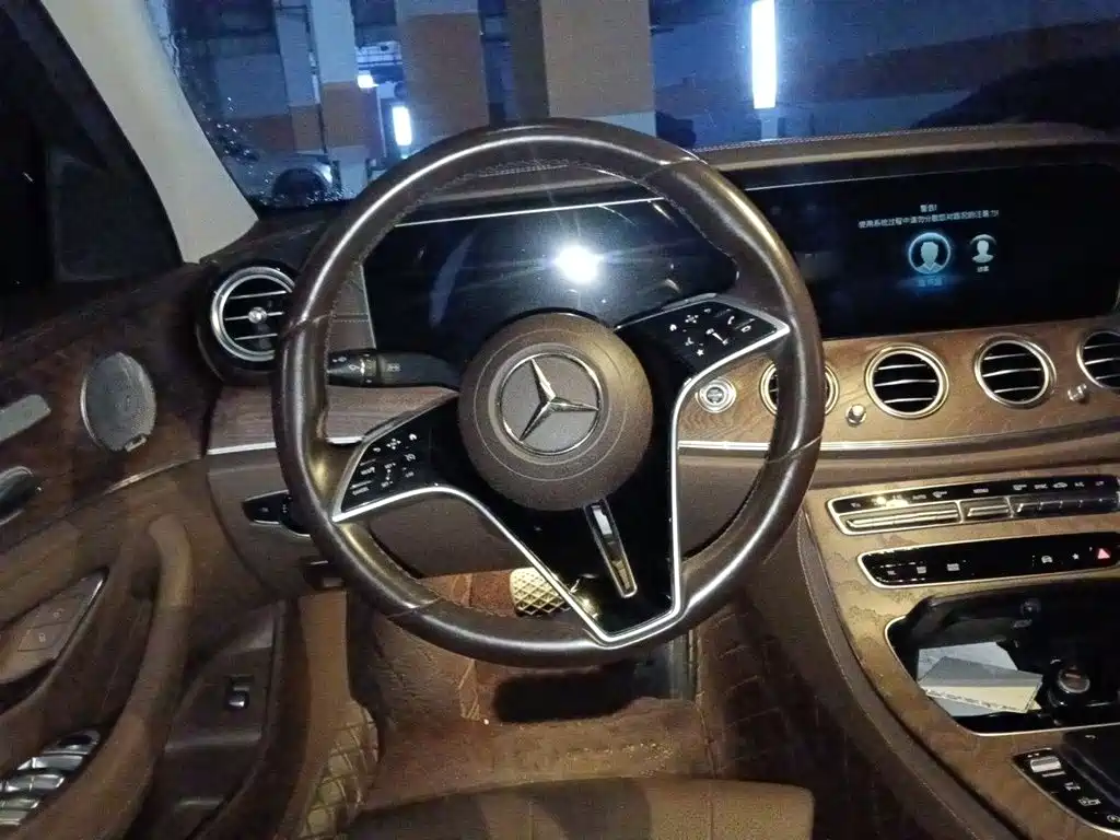 Mercedes-Benz E-Class — миниатюра 3