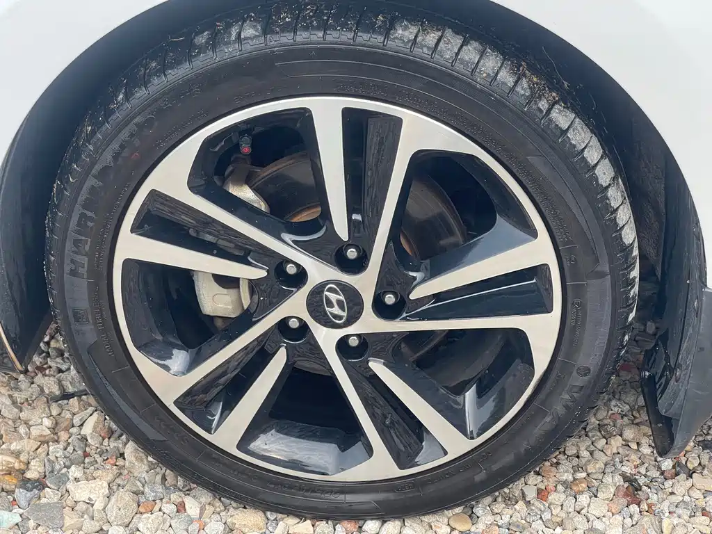Hyundai Elantra — миниатюра 12