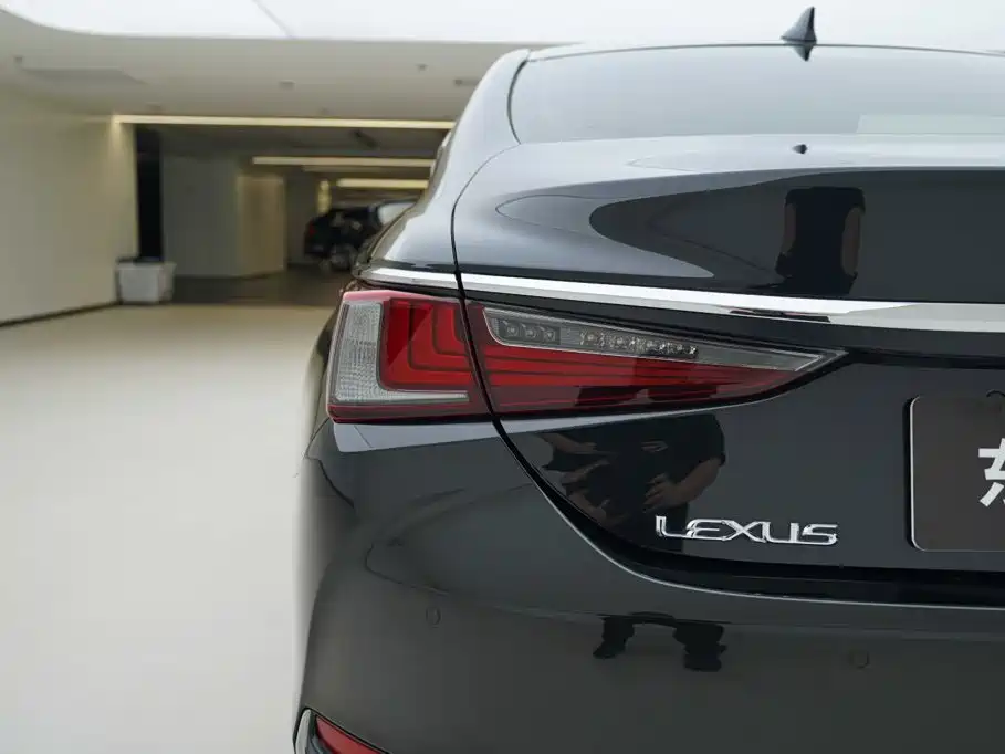 Lexus ES — миниатюра 15