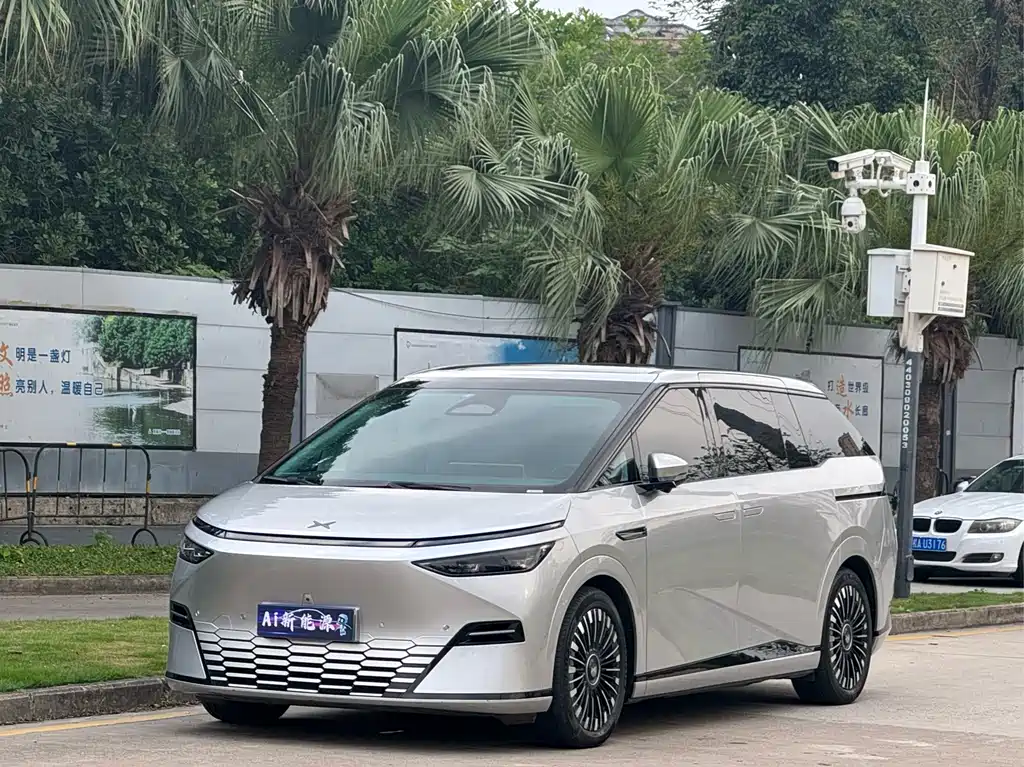 XPeng X9 2025