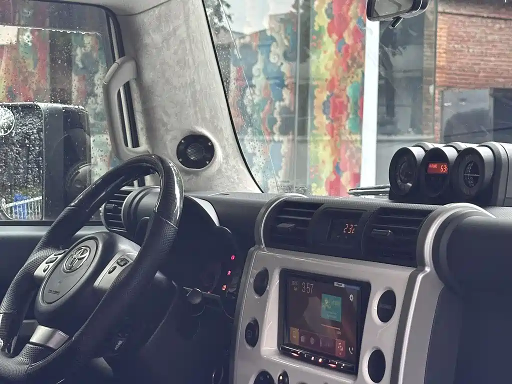 Toyota FJ Cruiser — миниатюра 6