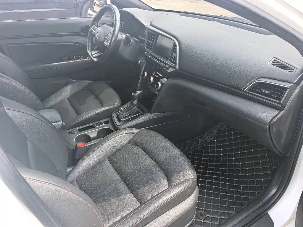 Hyundai Elantra — миниатюра 4