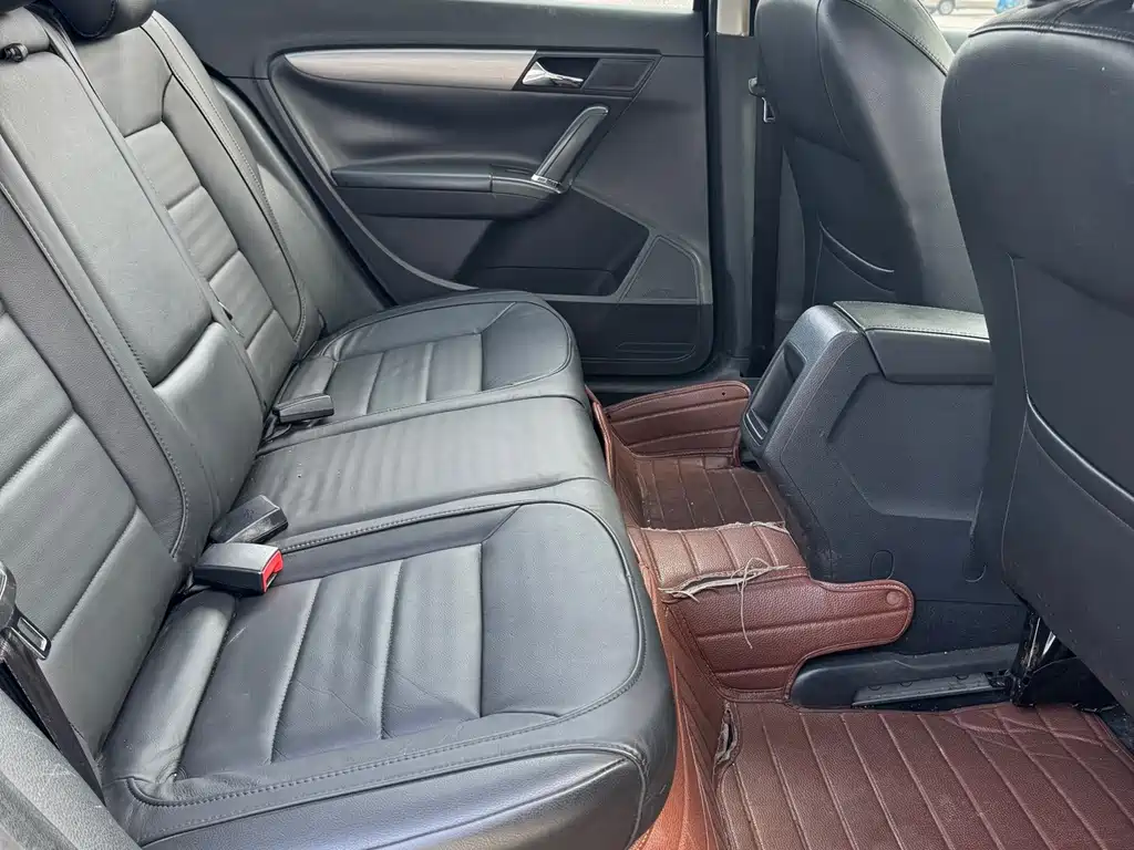 Volkswagen Lavida — миниатюра 6