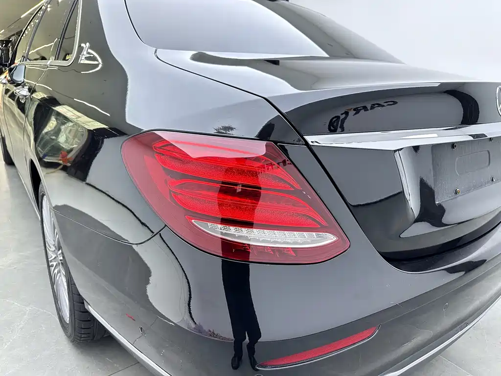 Mercedes-Benz E-Class — миниатюра 6