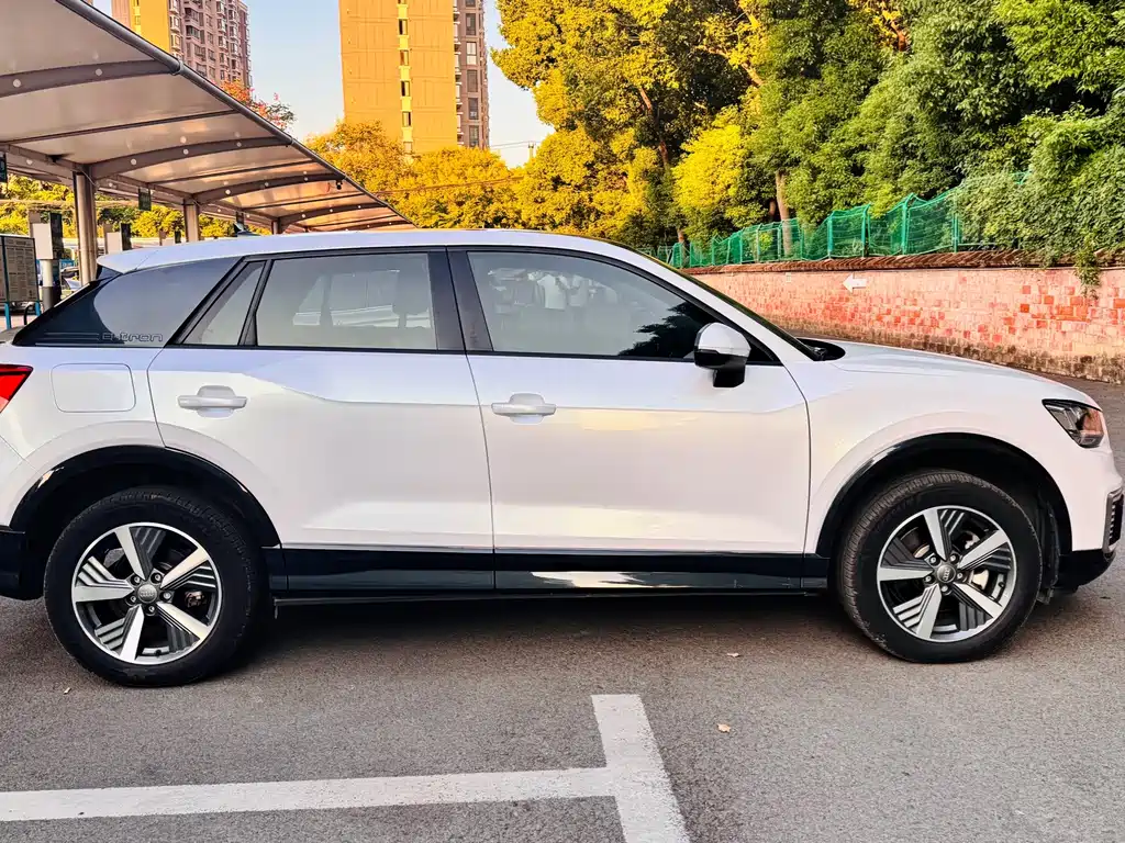 Audi Q2L e-tron — миниатюра 4